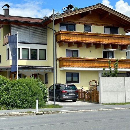 Haus Laubreuter Apartment Kaprun Exterior photo