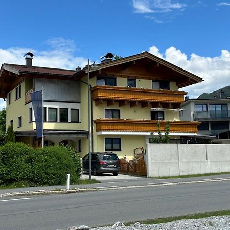 Haus Laubreuter Apartment Kaprun Exterior photo