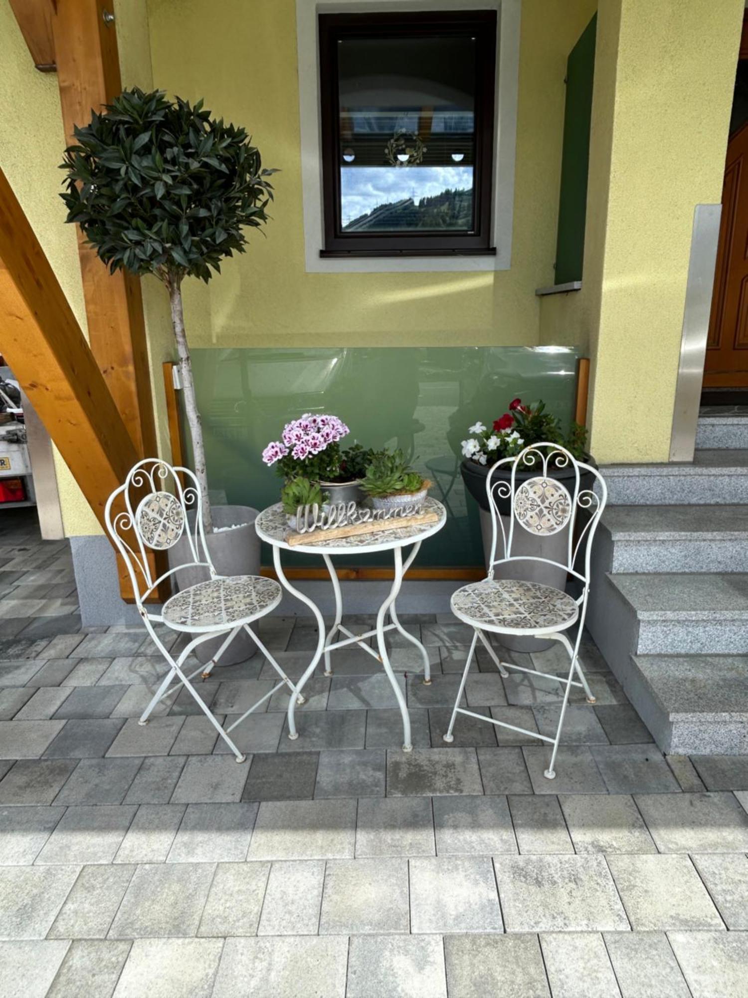 Haus Laubreuter Apartment Kaprun Exterior photo